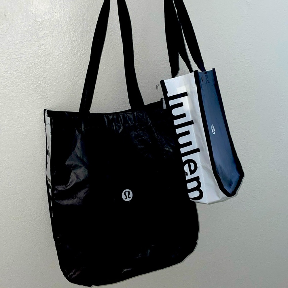 Sustainable: lululemon small shopping bag!